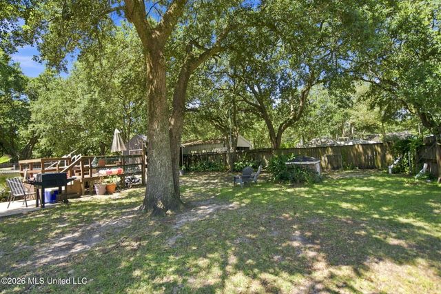 1325 S 10th Street, Ocean Springs, MS 39564