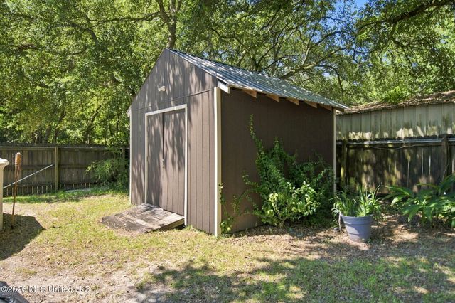 1325 S 10th Street, Ocean Springs, MS 39564