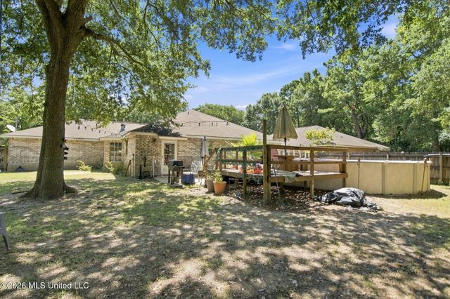 1325 S 10th Street, Ocean Springs, MS 39564