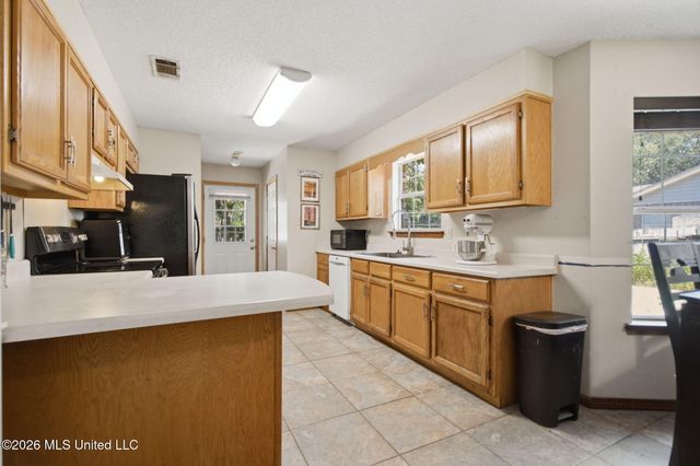 1325 S 10th Street, Ocean Springs, MS 39564
