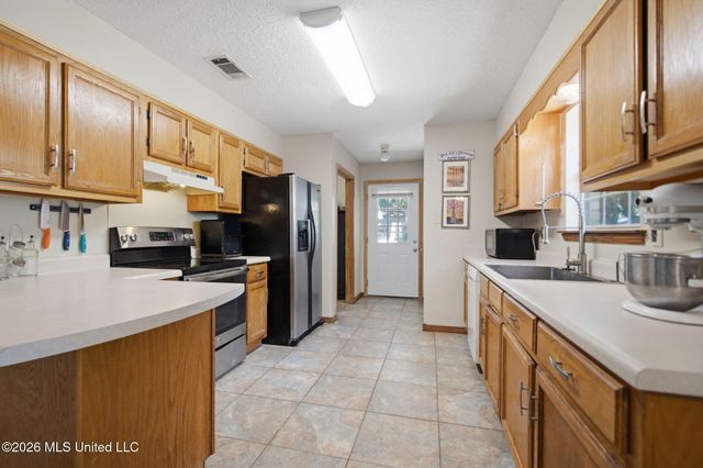 1325 S 10th Street, Ocean Springs, MS 39564