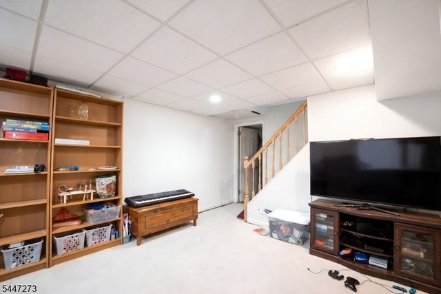 1 Oak Ln, Ringwood Boro, NJ 07456