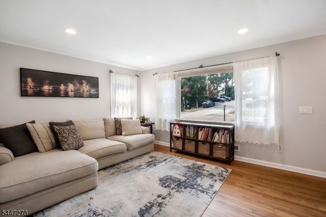 1 Oak Ln, Ringwood Boro, NJ 07456