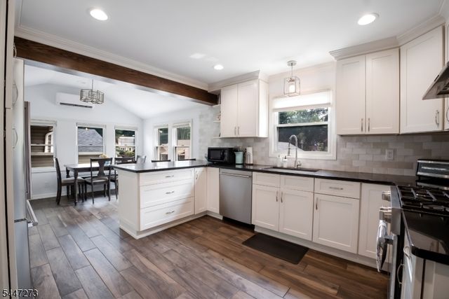 1 Oak Ln, Ringwood Boro, NJ 07456