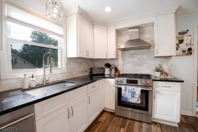 1 Oak Ln, Ringwood Boro, NJ 07456