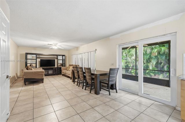 1421 SW 97th Ave, Pembroke Pines, FL 33025