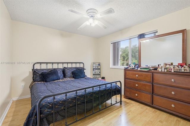 1421 SW 97th Ave, Pembroke Pines, FL 33025