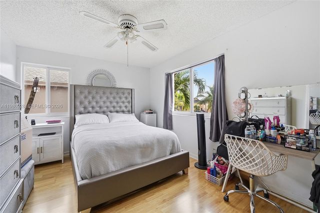 1421 SW 97th Ave, Pembroke Pines, FL 33025
