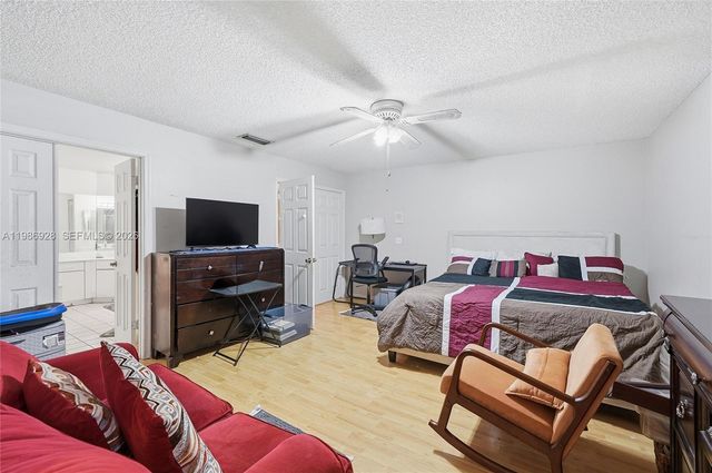 1421 SW 97th Ave, Pembroke Pines, FL 33025