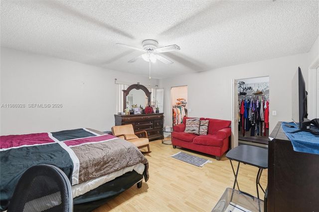 1421 SW 97th Ave, Pembroke Pines, FL 33025