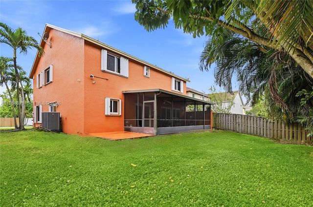 1421 SW 97th Ave, Pembroke Pines, FL 33025