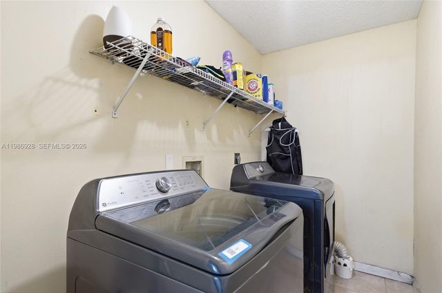 1421 SW 97th Ave, Pembroke Pines, FL 33025
