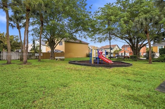 1421 SW 97th Ave, Pembroke Pines, FL 33025