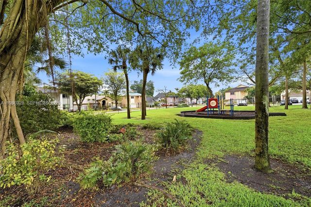 1421 SW 97th Ave, Pembroke Pines, FL 33025