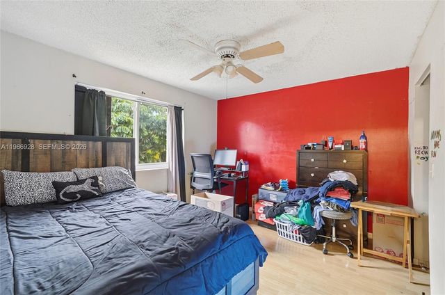 1421 SW 97th Ave, Pembroke Pines, FL 33025