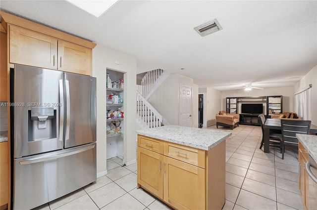 1421 SW 97th Ave, Pembroke Pines, FL 33025