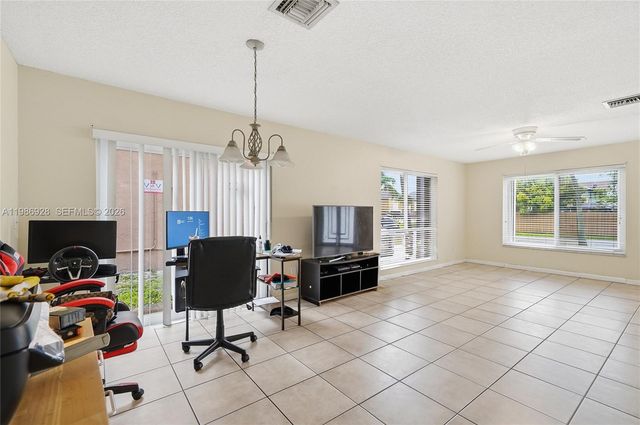 1421 SW 97th Ave, Pembroke Pines, FL 33025