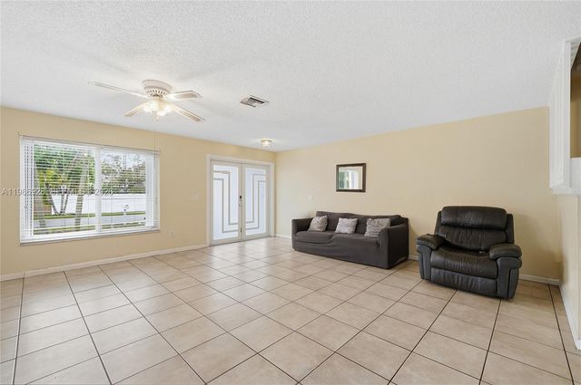1421 SW 97th Ave, Pembroke Pines, FL 33025