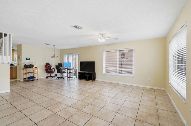 1421 SW 97th Ave, Pembroke Pines, FL 33025