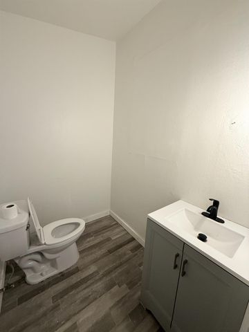 2015 1st Street, Selma, CA 93662