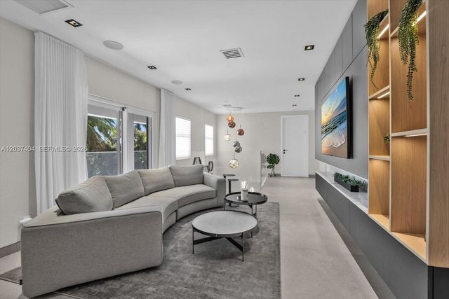 431 Layne Blvd, Hallandale Beach, FL 33009