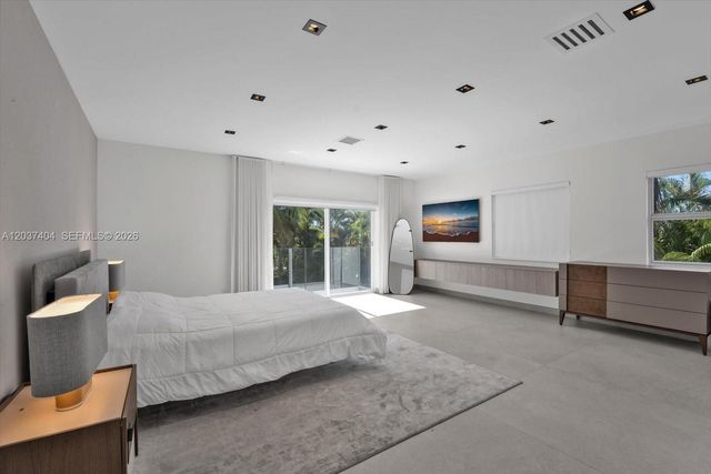 431 Layne Blvd, Hallandale Beach, FL 33009