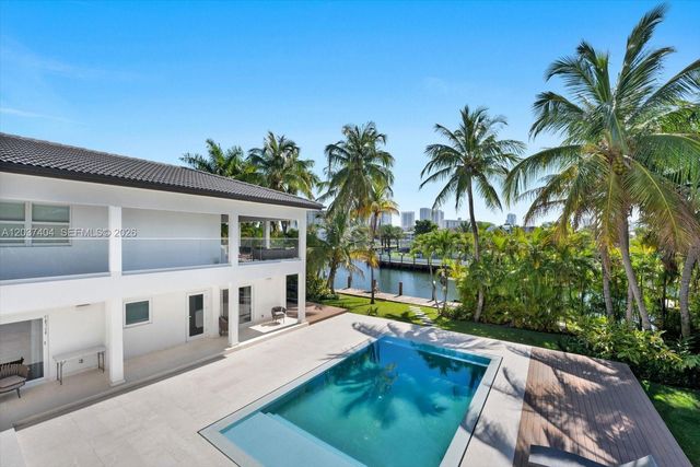 431 Layne Blvd, Hallandale Beach, FL 33009