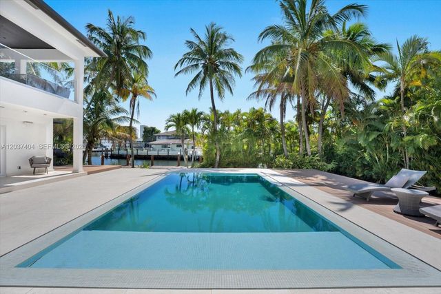 431 Layne Blvd, Hallandale Beach, FL 33009