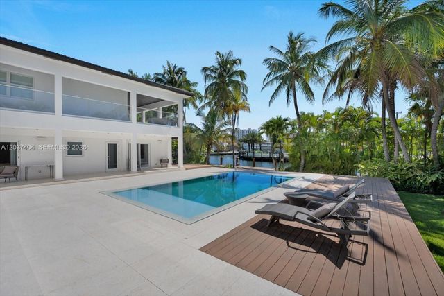 431 Layne Blvd, Hallandale Beach, FL 33009