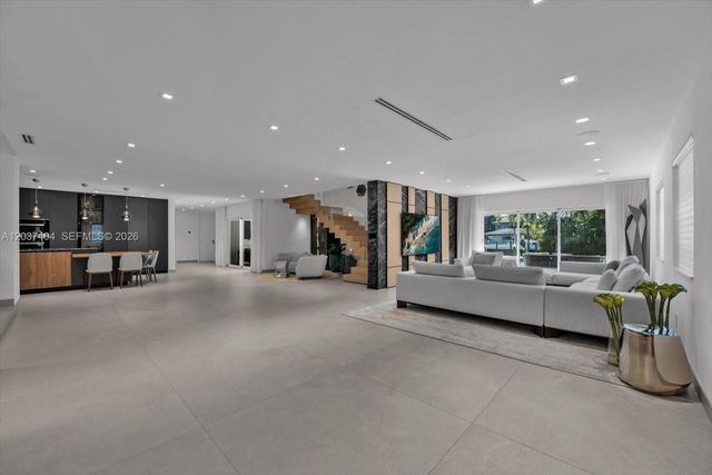 431 Layne Blvd, Hallandale Beach, FL 33009