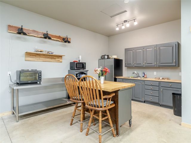 13313 Pritchard Road, Gravette, AR 72736