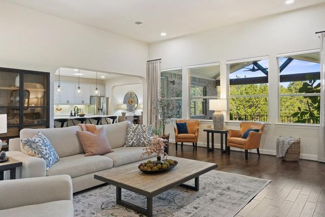 290 Brentwood DR, Austin, TX 78737