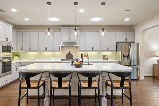 290 Brentwood DR, Austin, TX 78737