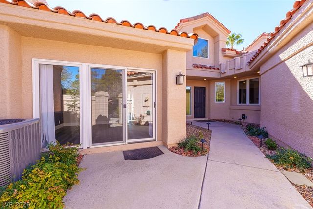 8185 Round Hills Circle, Las Vegas, NV 89113
