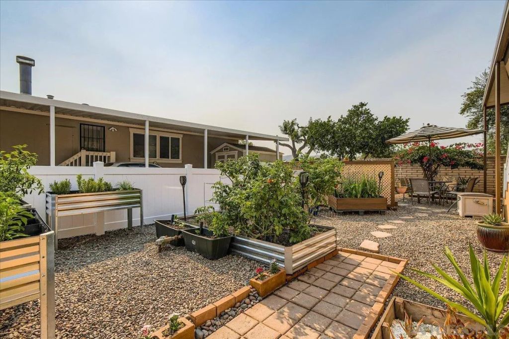 11949 Riverside Dr, Lakeside, CA 92040