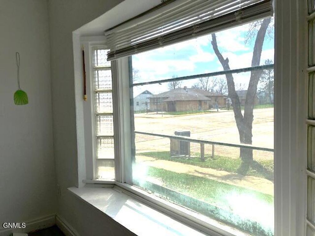 504 Church Avenue, Hebron, ND 58638 photo 3