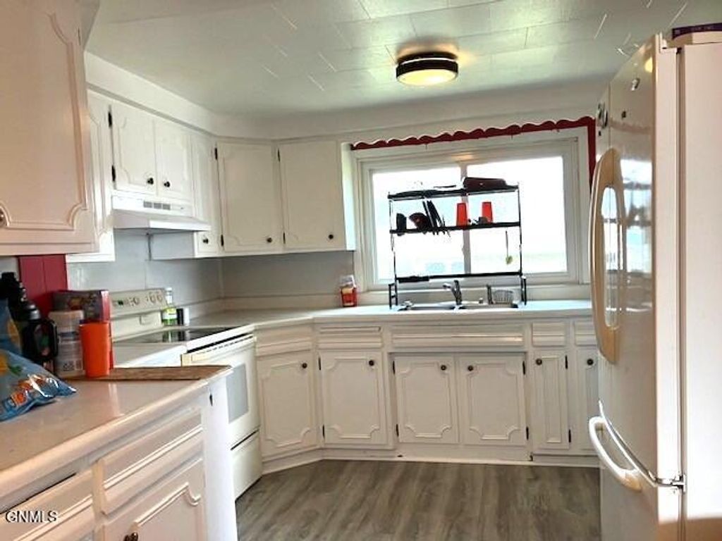 504 Church Avenue, Hebron, ND 58638 photo 5