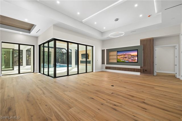 5000 Palmetto Woods DR, Naples, FL 34119