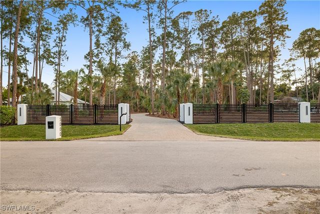 5000 Palmetto Woods DR, Naples, FL 34119