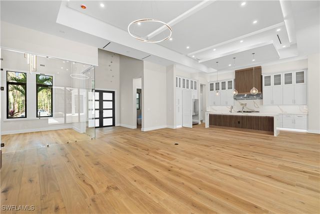 5000 Palmetto Woods DR, Naples, FL 34119