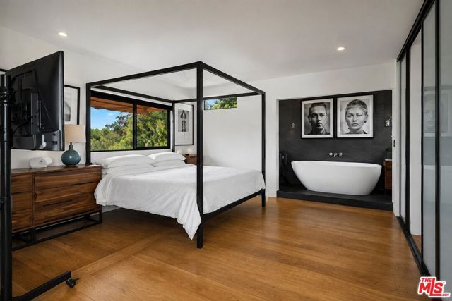 1001 Main Street, Los Angeles, CA 90291