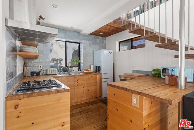 1001 Main Street, Los Angeles, CA 90291
