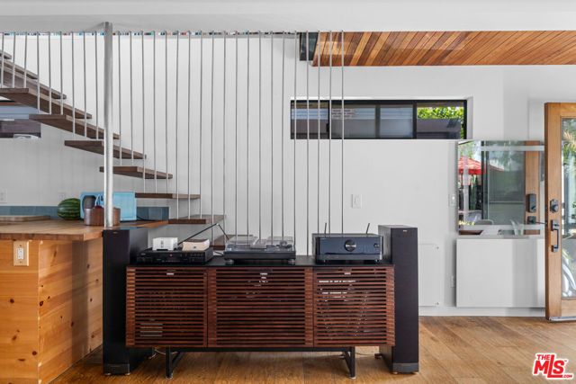 1001 Main Street, Los Angeles, CA 90291