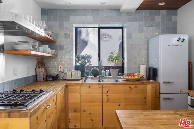 1001 Main Street, Los Angeles, CA 90291