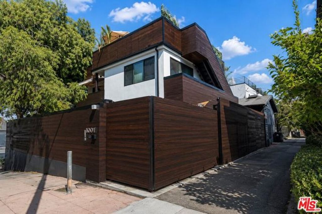 1001 Main Street, Los Angeles, CA 90291