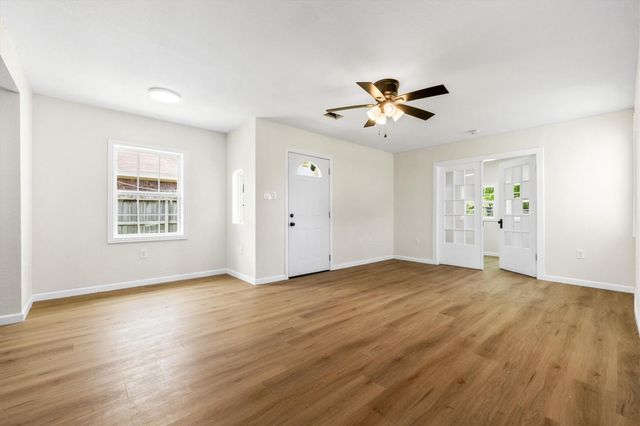 1127 Harris Way, Galveston, TX 77551