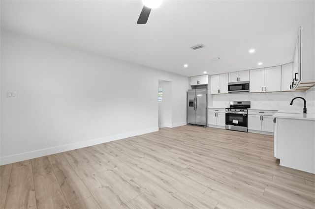4409 W WYOMING AVENUE, Tampa, FL 33616