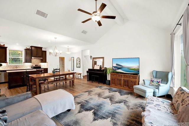 405 COUNTY ROAD 246, Hondo, TX 78861