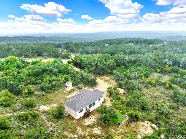 405 COUNTY ROAD 246, Hondo, TX 78861