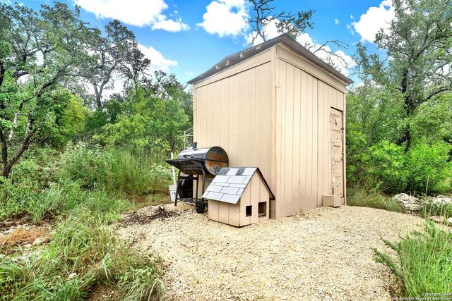 405 COUNTY ROAD 246, Hondo, TX 78861